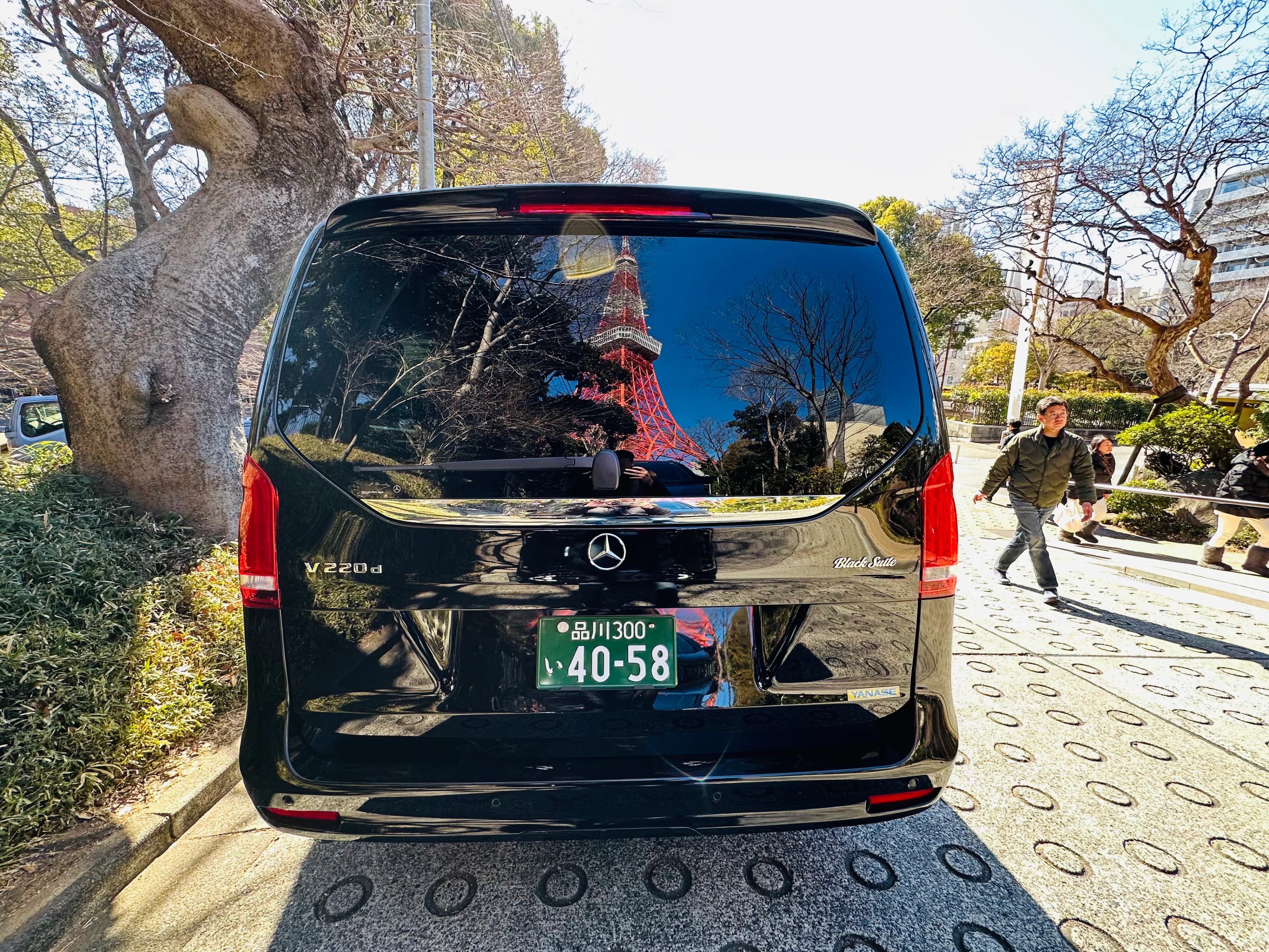 Mercedes-Benz V-Class Black Suite - View 3