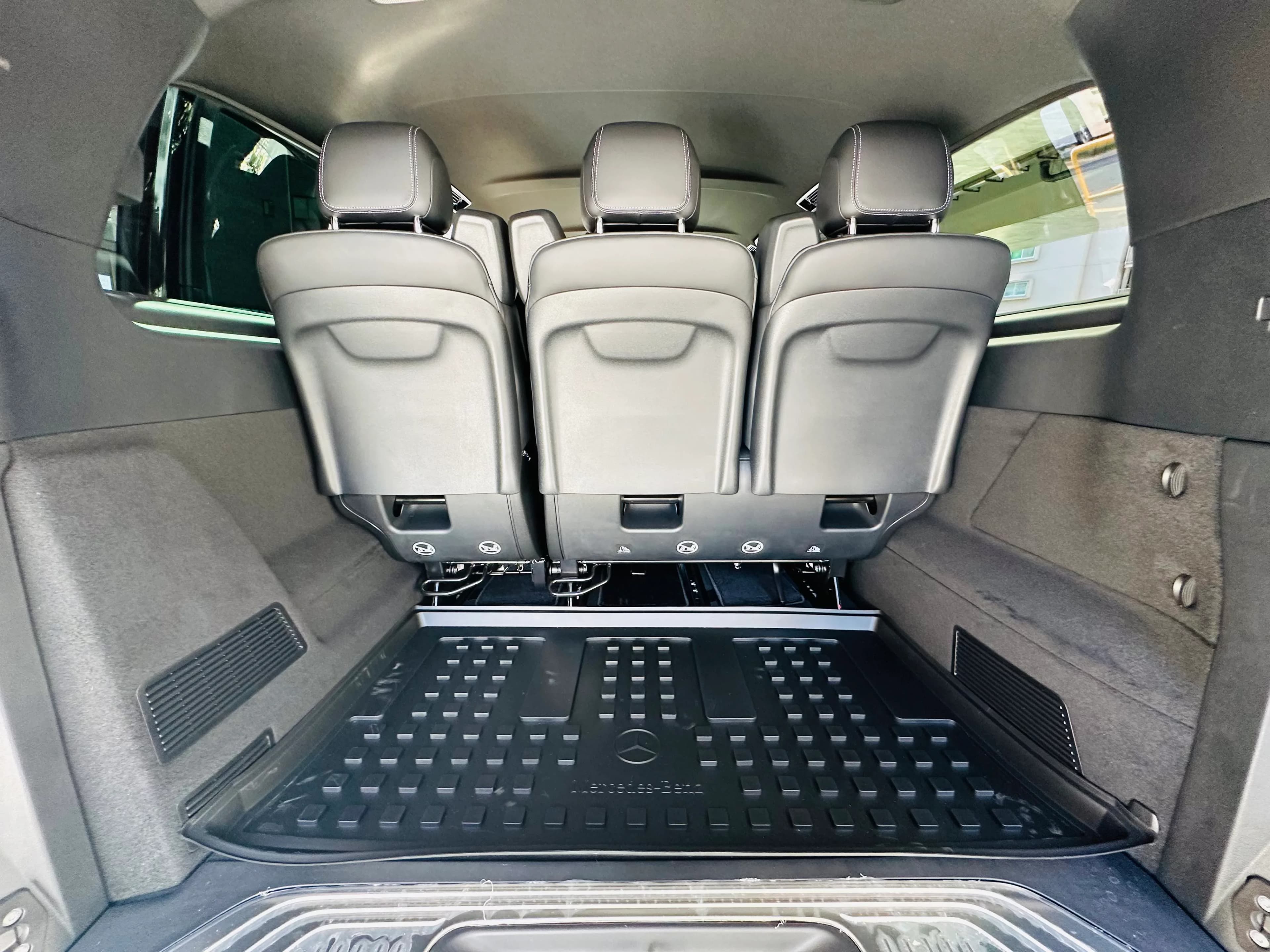 Mercedes-Benz V-Class Black Suite - View 5