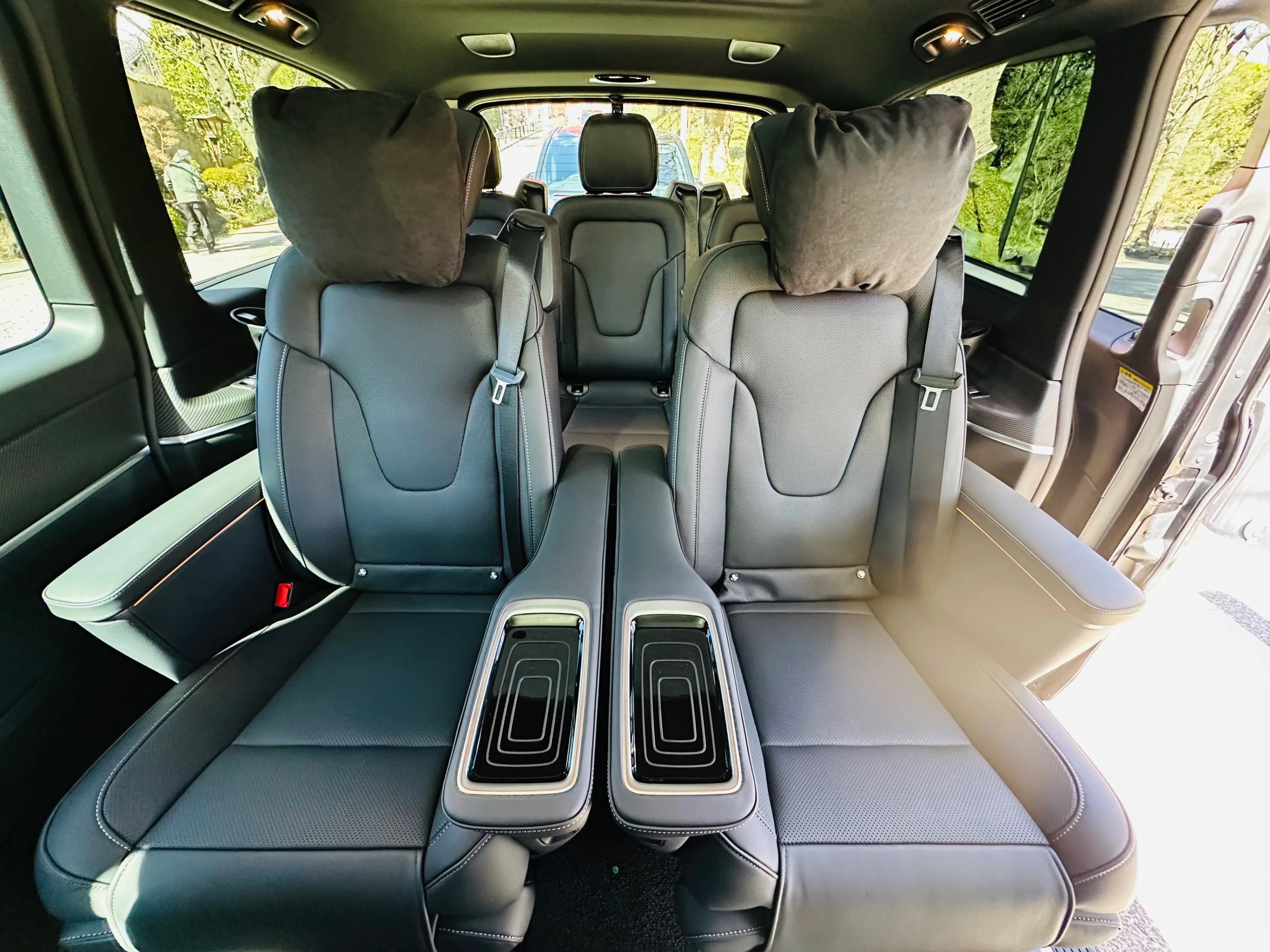 Mercedes-Benz V-Class Extra Long - View 4