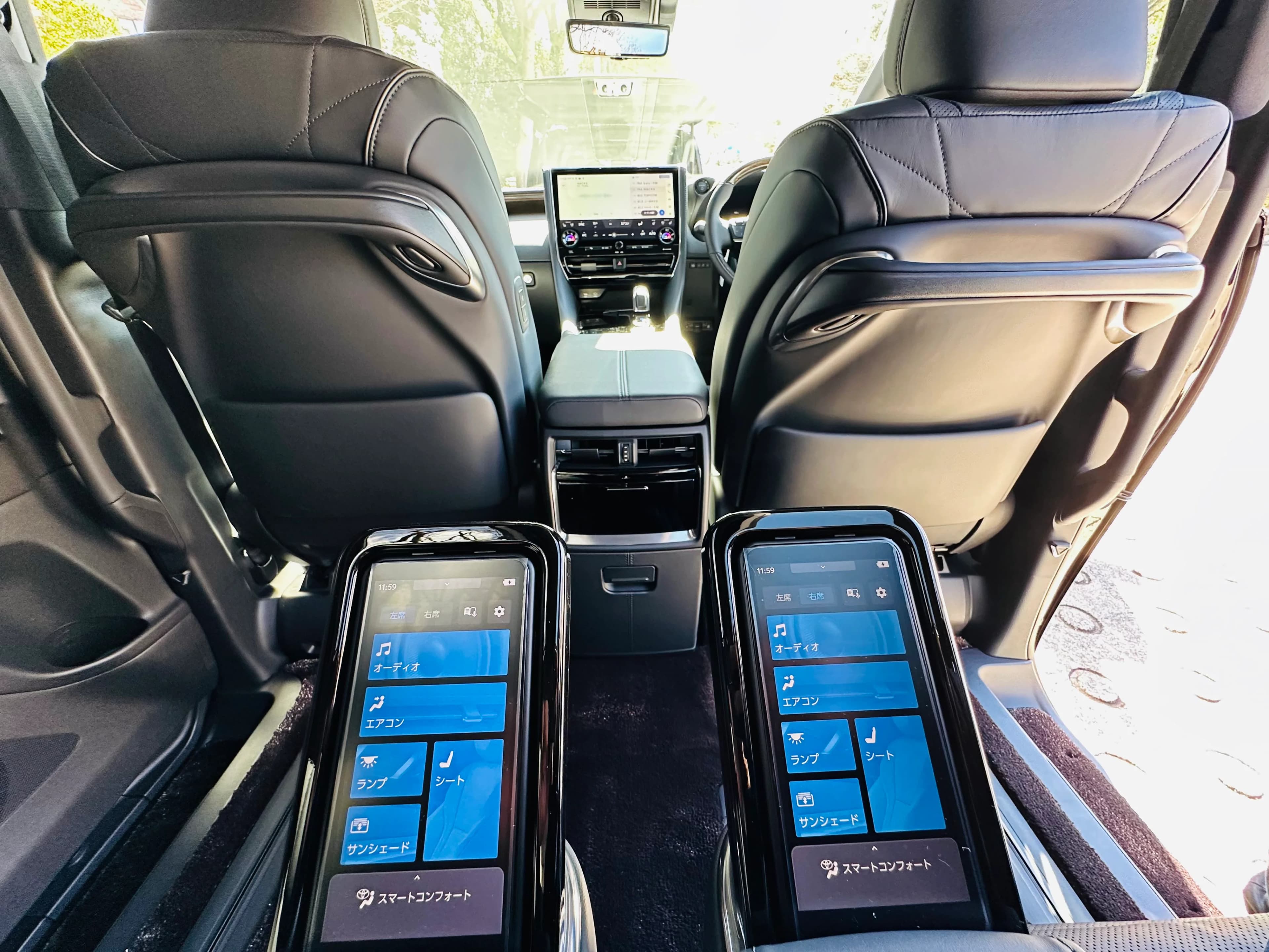 Toyota Alphard Executive Lounge - View 4