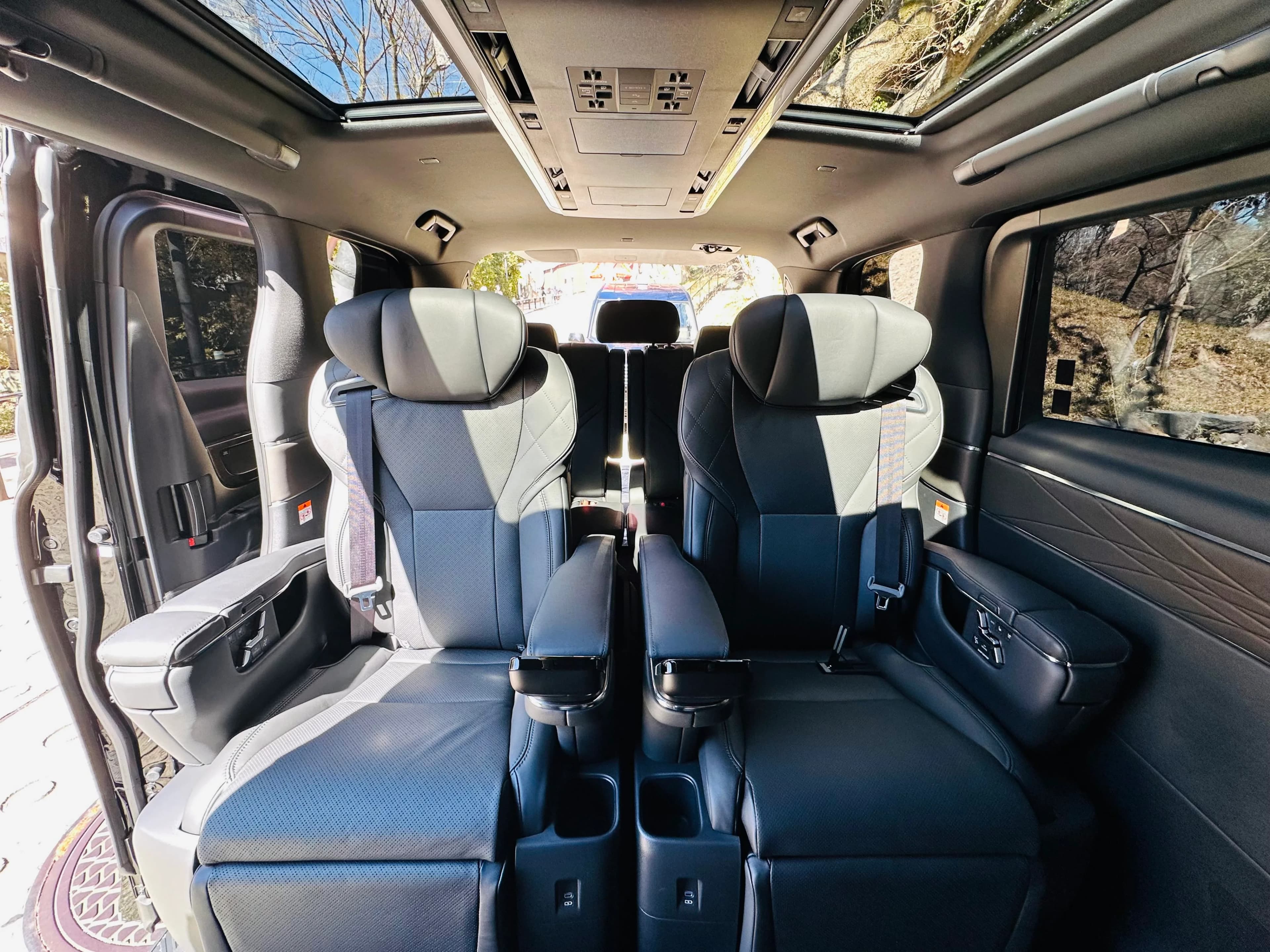 Toyota Alphard Executive Lounge - View 5