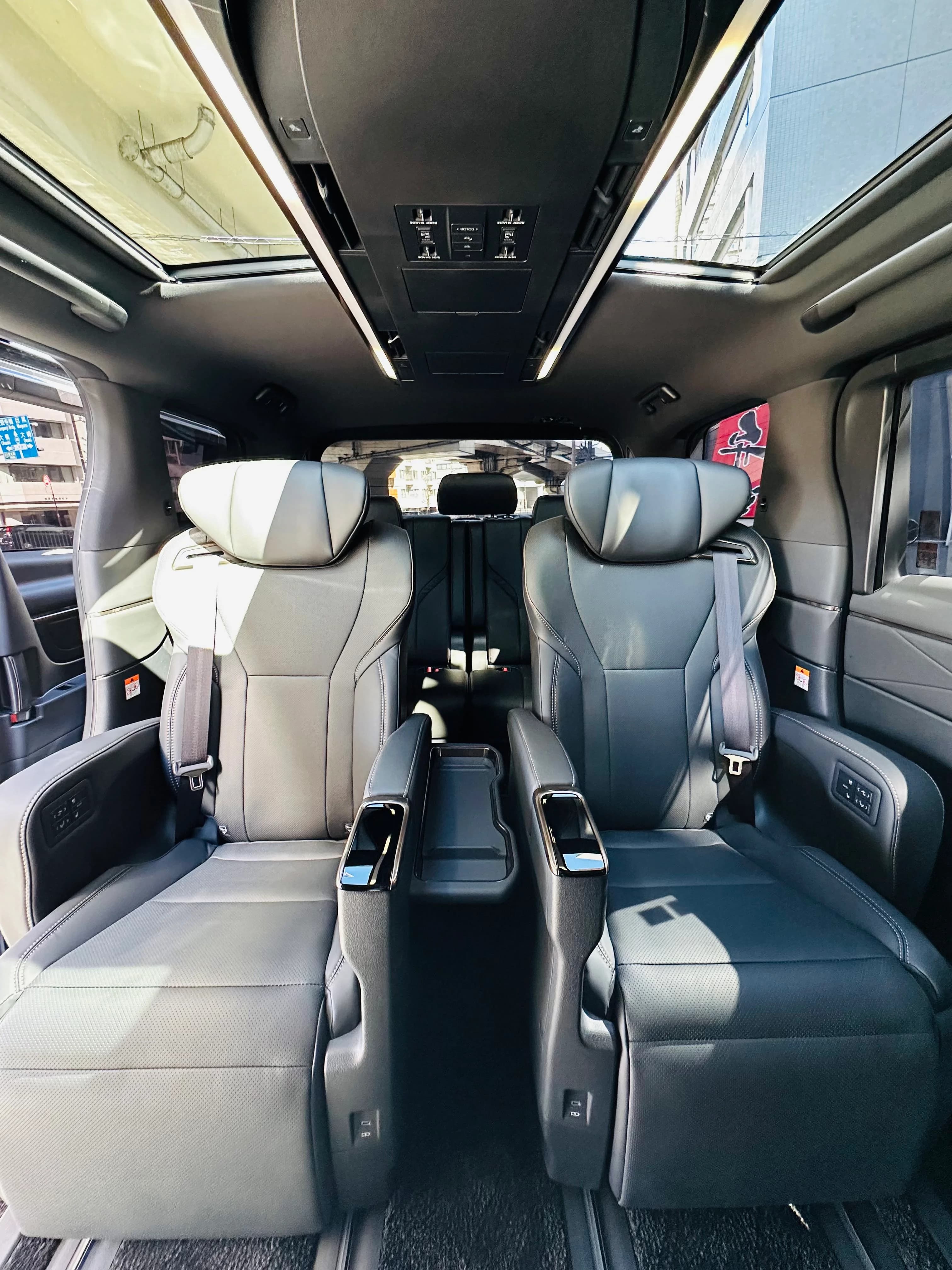 Toyota Alphard Z-Class - View 4