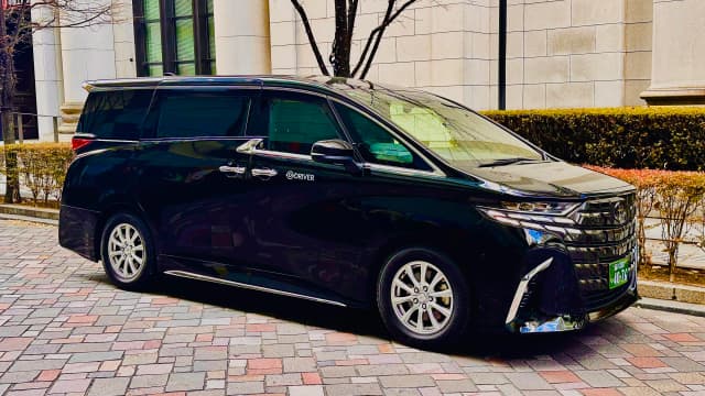 Toyota Alphard Z-Class view 1