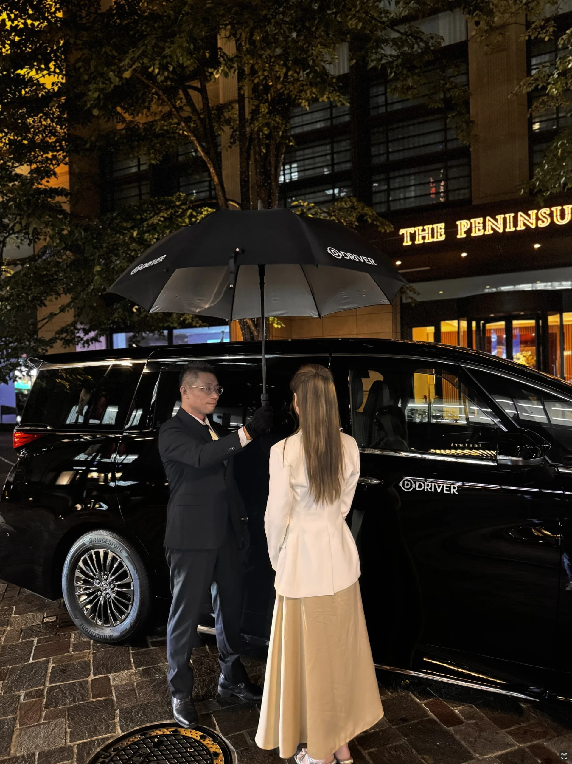 Premium luxury vehicle interior - DRIVER Japan