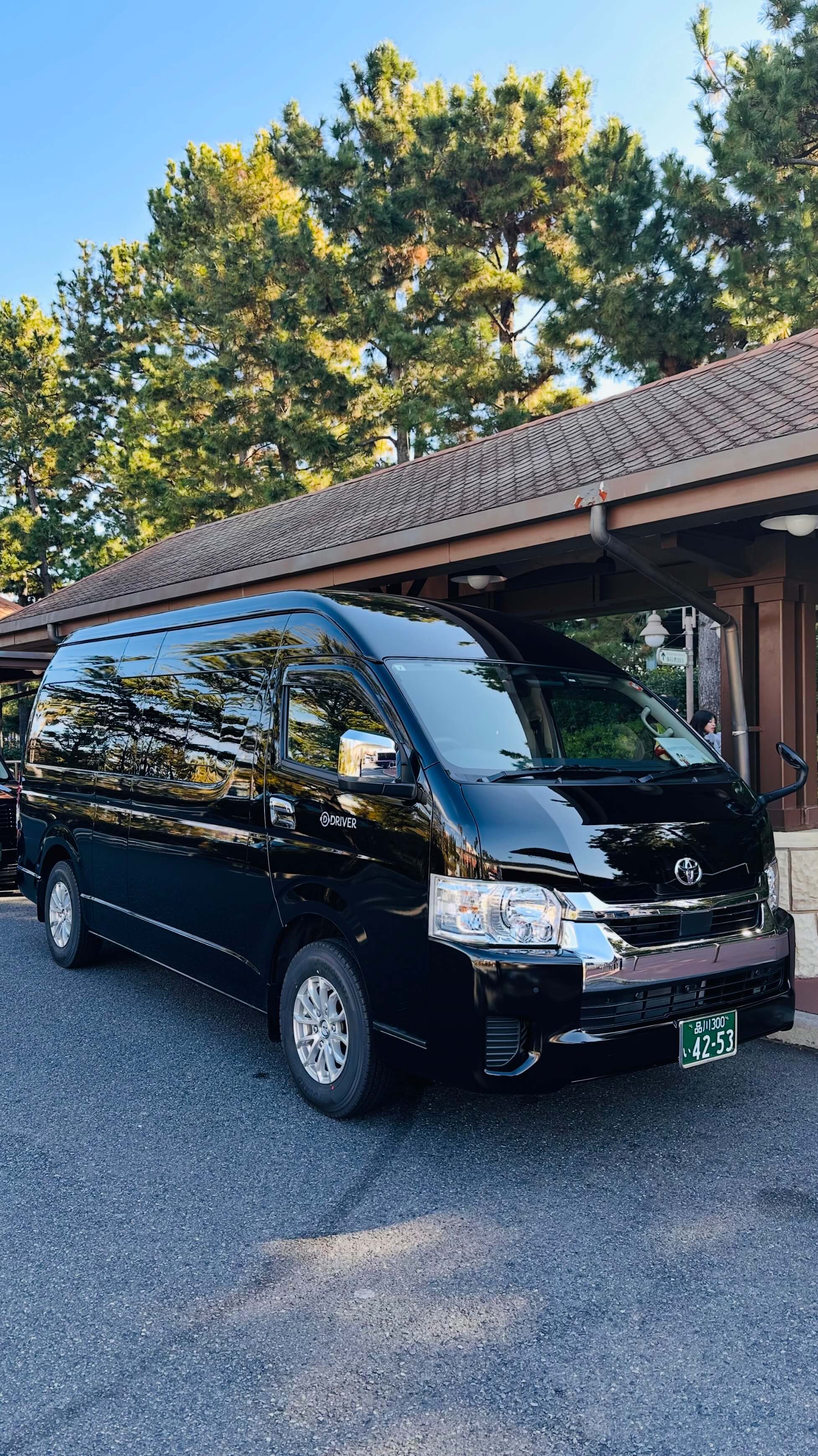 Driver Japan Toyota Hiace chauffeur van in Japan